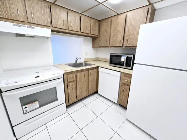 2800 NW 56th Ave APT E405, Lauderhill, FL 33313