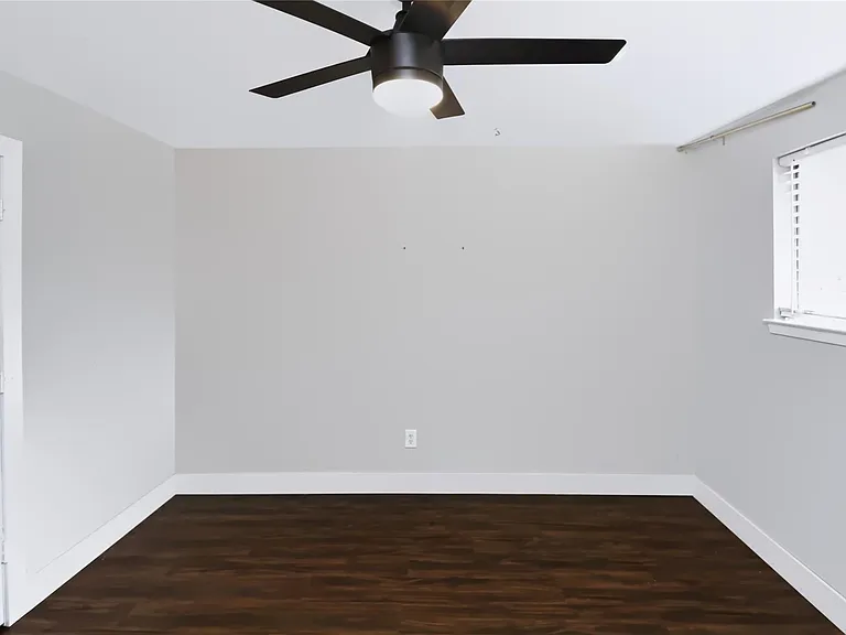 11930 Ashcroft Dr — Photo 24