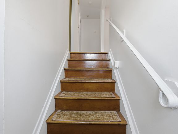 Stairway leading from the entrance door to the apartment on the 2nd floor