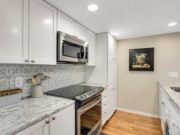 4th image of 436 Ashland Ave APT 6