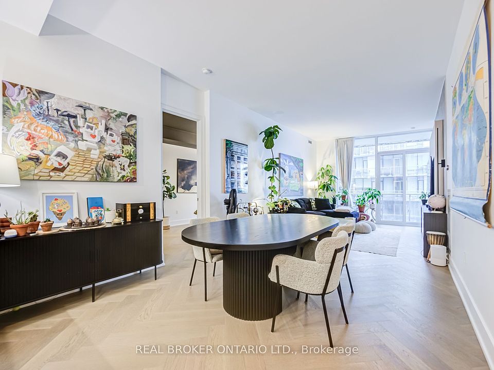 1st image of 29 Queens Quay E #916