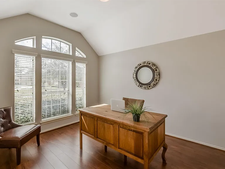 2823 Woodland Glen Ln — Photo 4