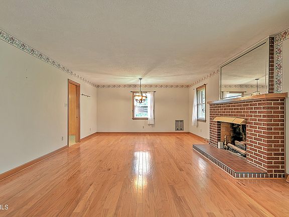 4th image of 105 Meadow View Dr