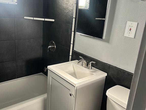 2nd image of 641 Beaumont Ave APT E