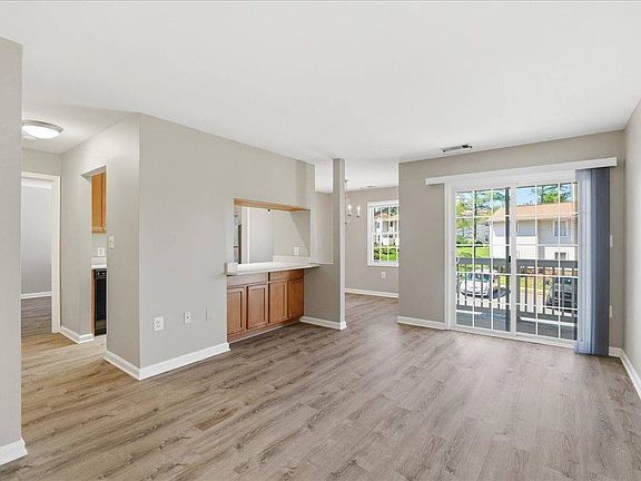 4th image of 100 Westwick Ct Unit 3