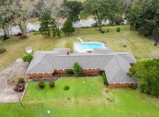 1930 E Kyle Rd, Clute, TX 77531