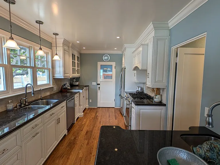 203 Seaview Ave — Photo 7