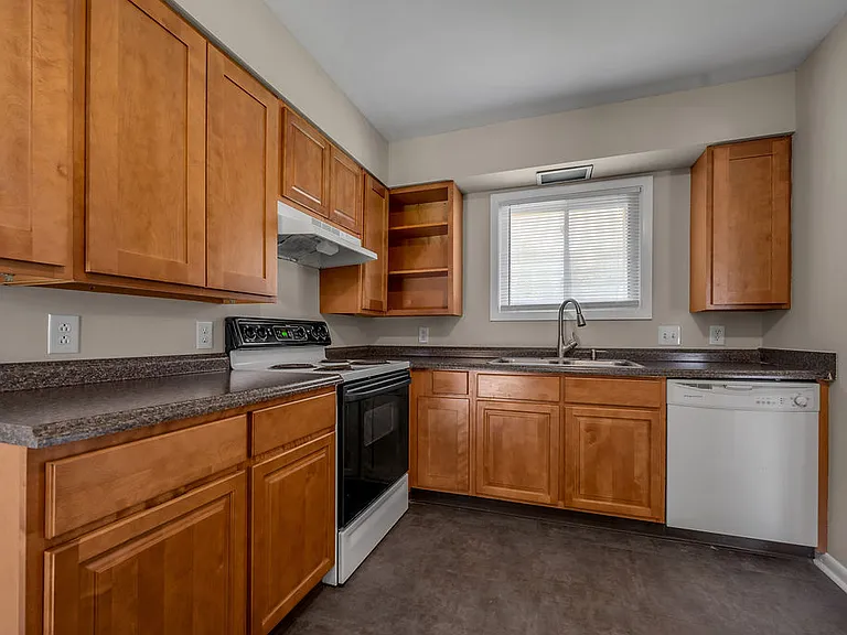 833 Malabu Dr — Photo 4