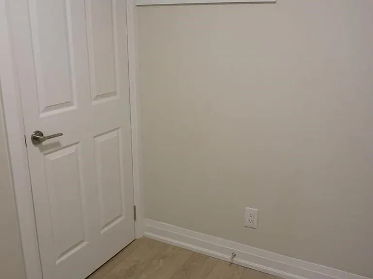 77 Cromwell Ave #LOWER — Photo 12