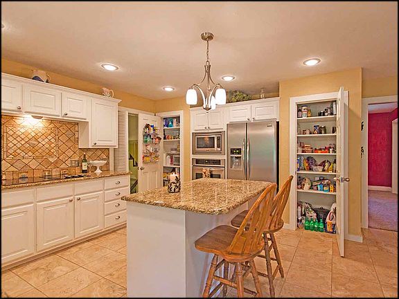 3rd image of 333 Royal Cir