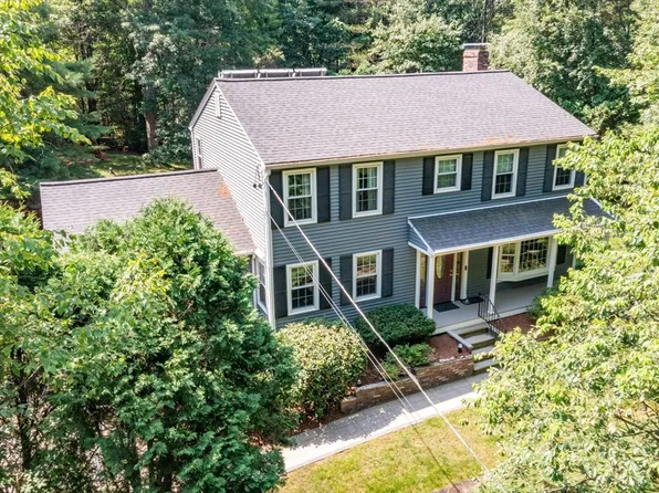 35 Constantine Dr, Tyngsboro, MA 01879