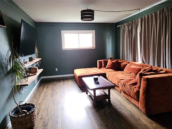 5th image of 3320 Morrissey Ave