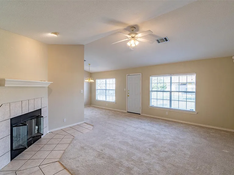 2604 Peach Tree Ln — Photo 1