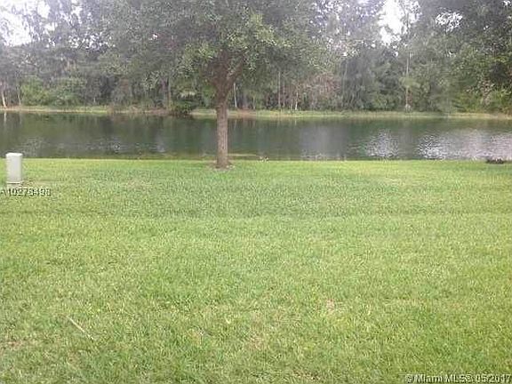 5th image of 562 Woodgate Cir #B