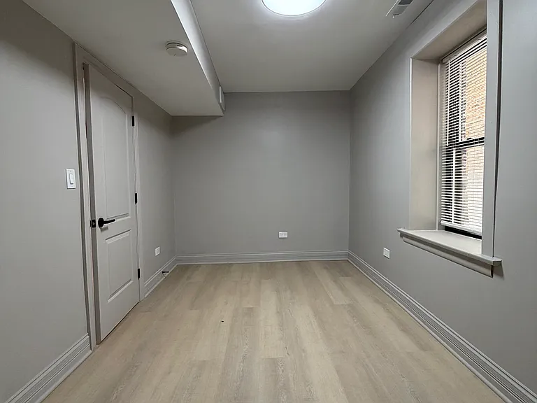 3530 W Dickens Ave #G — Photo 9