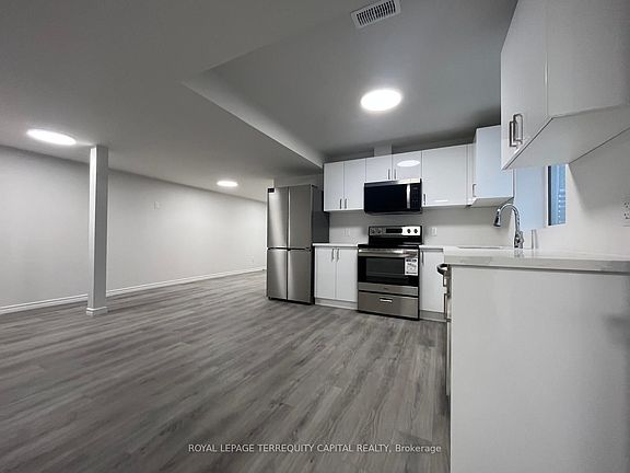 2nd image of 1416 Maple Rd #2