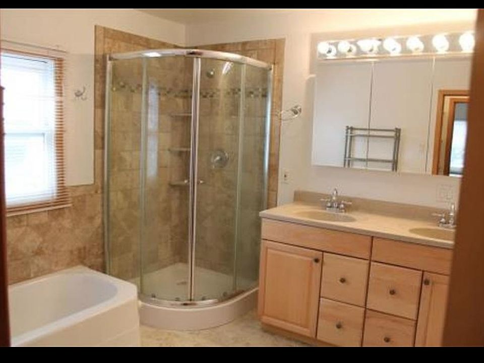 2nd image of 820 Rainbow Dr