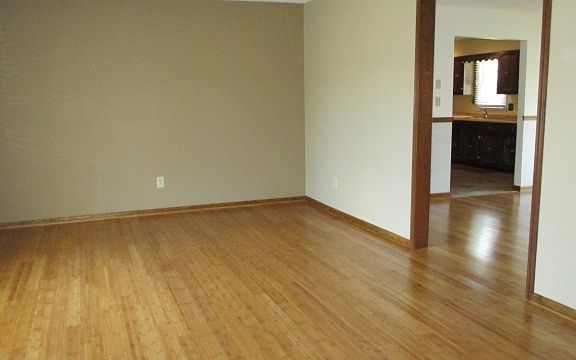 2nd image of 593 Camelot Dr