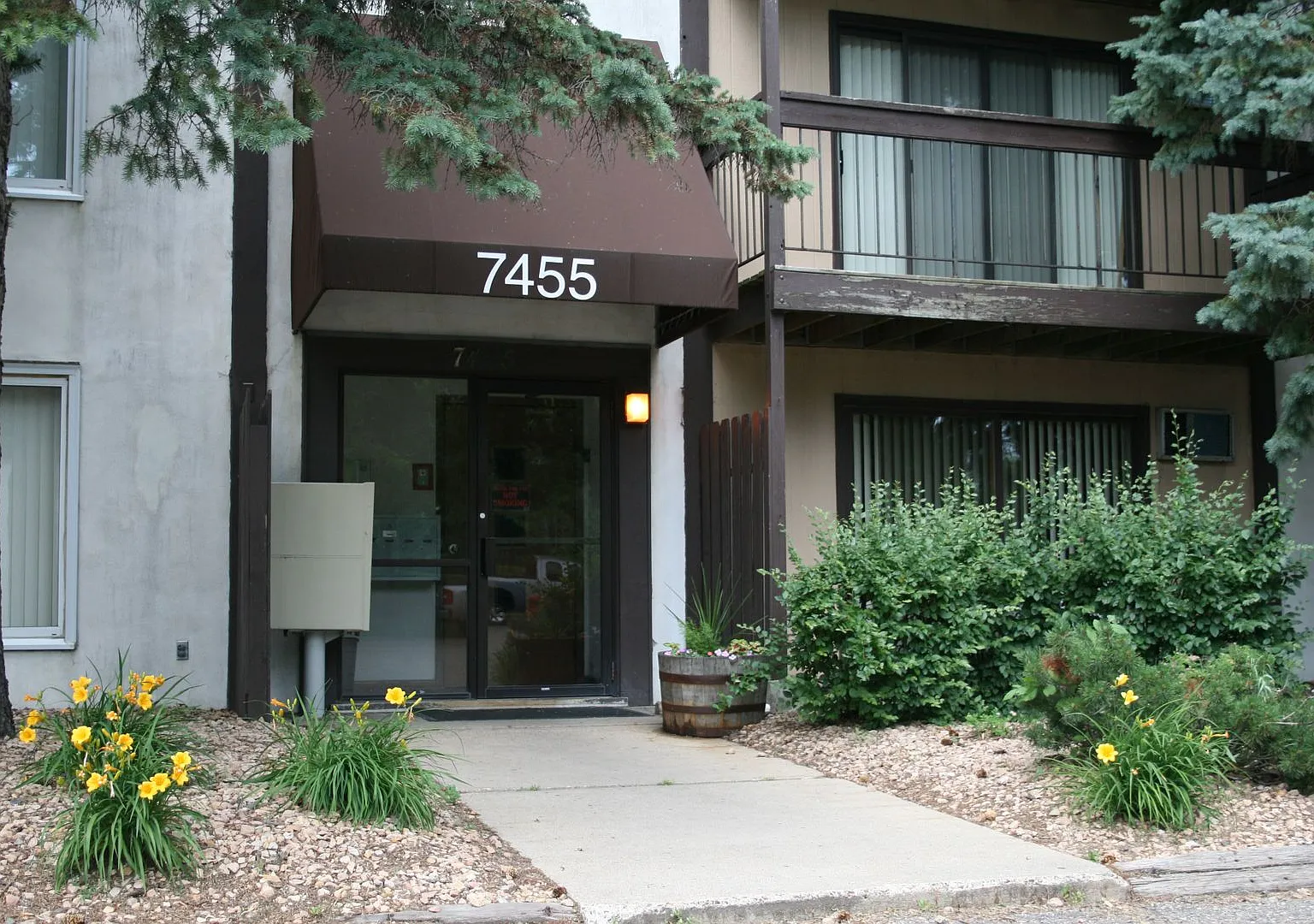 Cedar Pond Apartments - 7455 — Photo 2