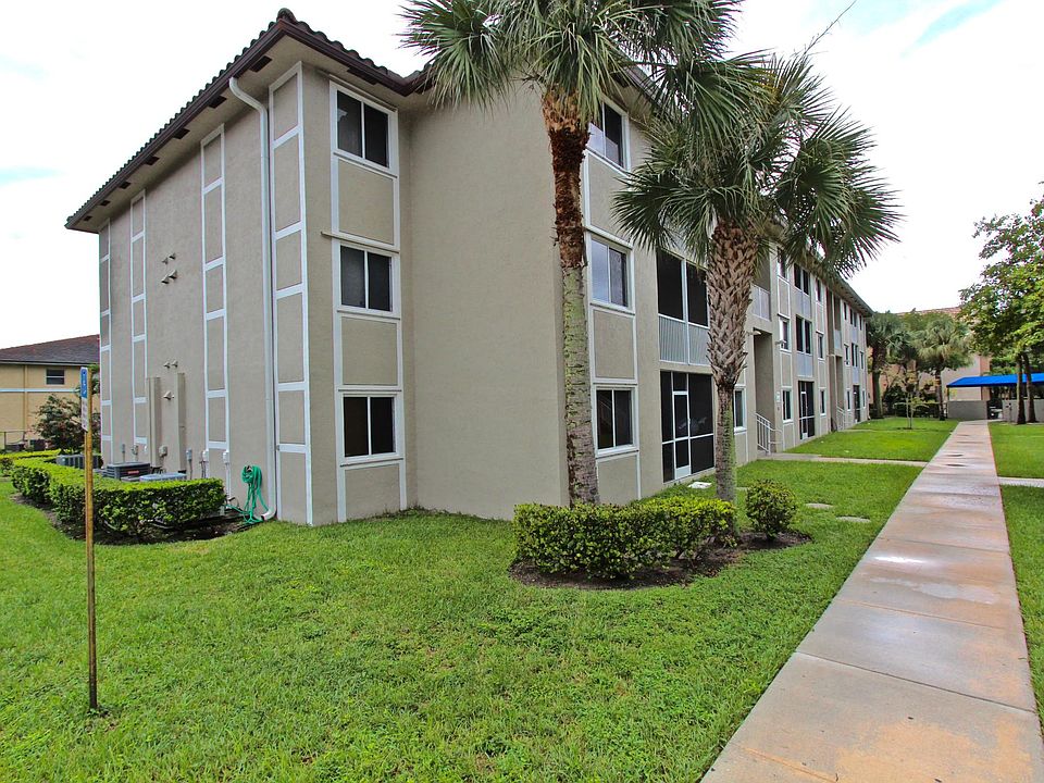 A beautiful turn-key home in the boutique condo of Tara II