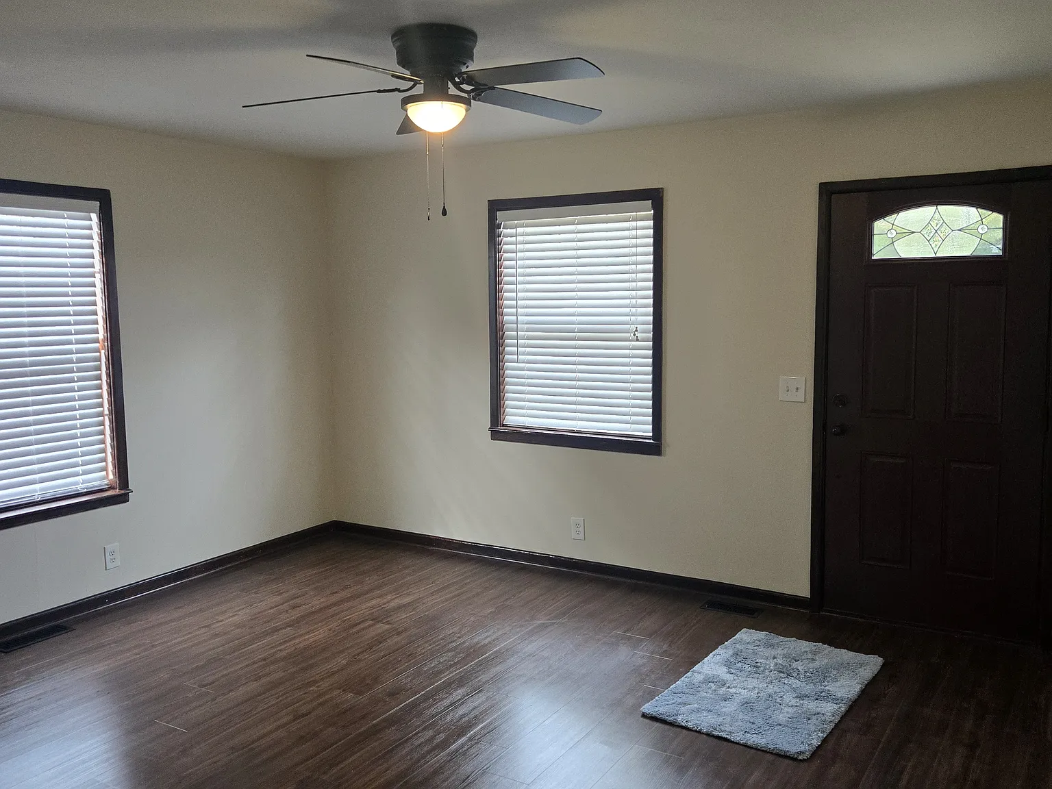 2 bed, 870 sqft, $2,000 — Photo 2