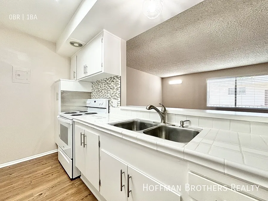 Building Photo - 17821 Sherman Way #12