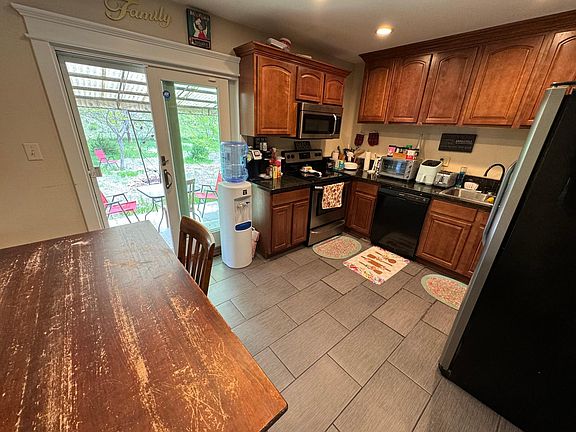 3rd image of 2915 Fremont Dr