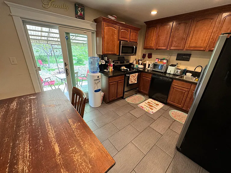 2915 Fremont Dr — Photo 3