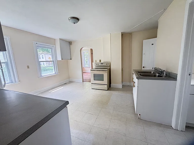 29 Winchester Ave #1 — Photo 3