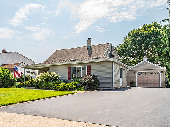 2nd image of 8 Wood Ln