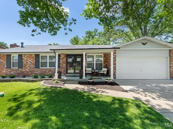 2774 Ashrock Dr, Saint Louis, MO 63129
