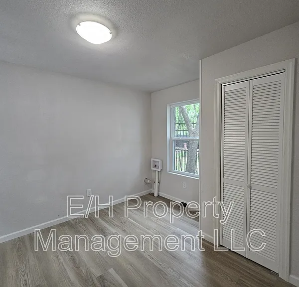 1031 New York St — Photo 17