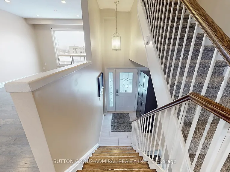 64 Bronte St S #8 — Photo 4