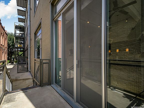 2nd image of 831 S FLORES ST #2102