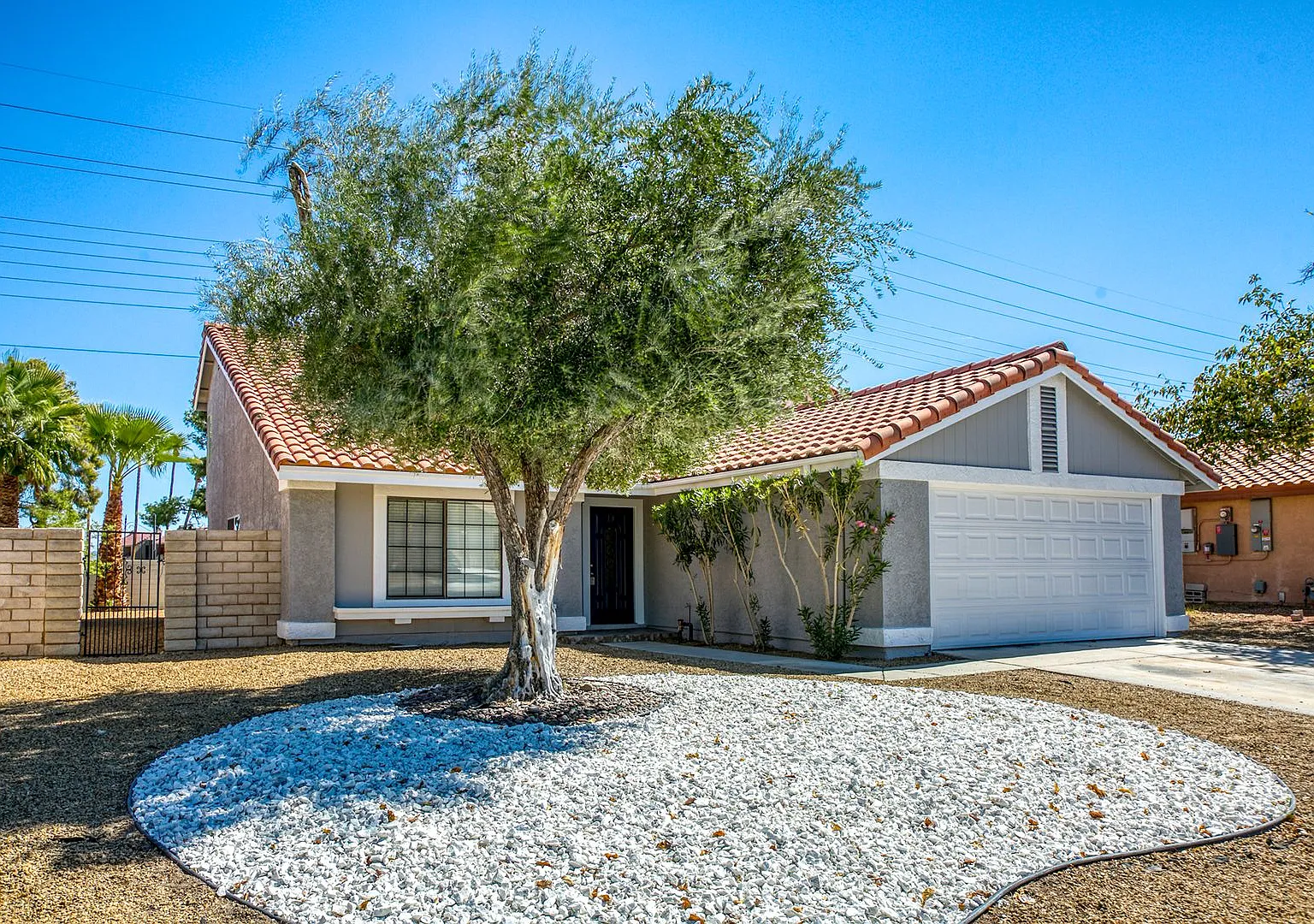 4-Bedroom Green Valley Gem Fully Renovated + NO HOA! — Photo 3