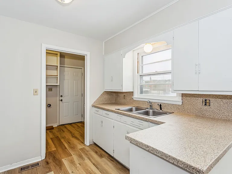 1733 N Holyoke Ave — Photo 9