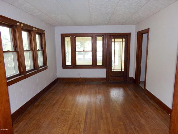 3rd image of 656 Garfield Ave NW