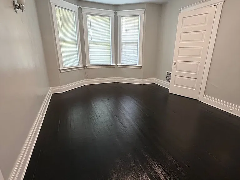 2224 Helen St — Photo 5