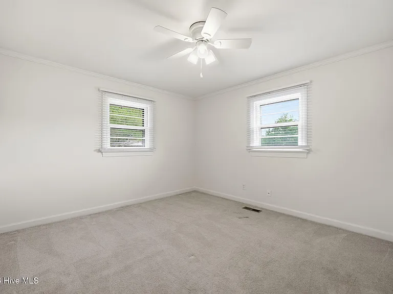 574 Simpson St — Photo 11