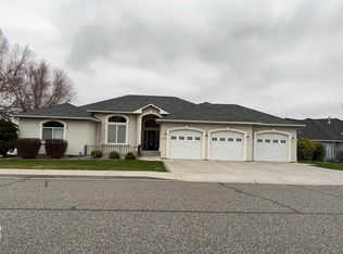 1418 Chardonnay Dr, Richland, WA 99352