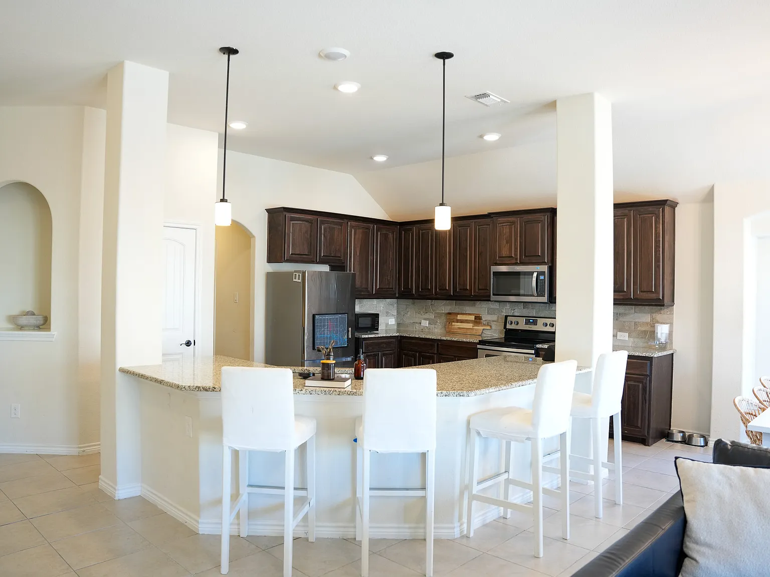 3 bed, 1739 sqft, $2,200 — Photo 3