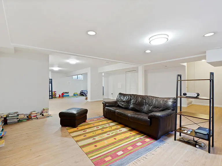 5351 Strathmore Ave — Photo 22