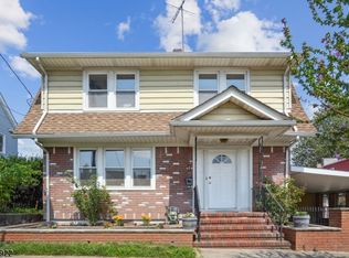 105 Roosevelt St, Roselle Park, NJ 07204