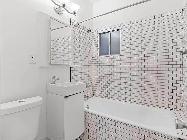 1115 E Broadway — Photo 19