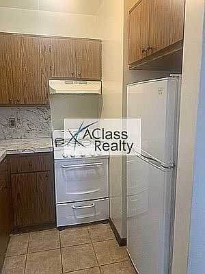 2nd image of 33-14 Ditmars Blvd #2LFT
