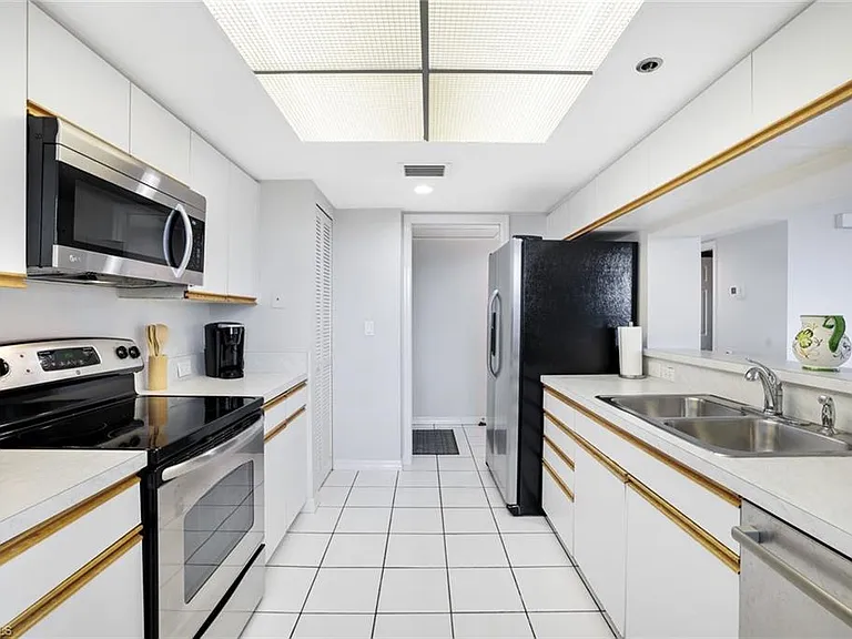 5550 Heron Point Dr #304 — Photo 4