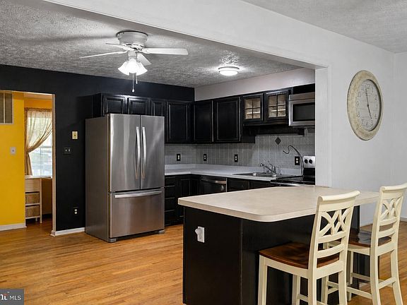 3rd image of 28 High Spruce Rd