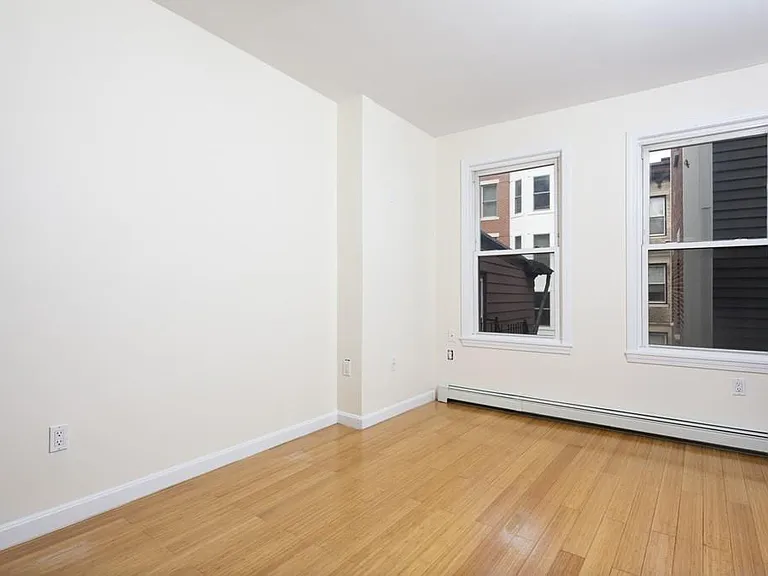 11 Bartlett Pl #2 — Photo 4