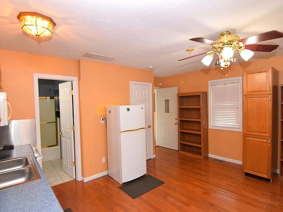 3rd image of 900 N Leland Ave