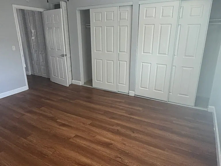 563 W Montrose St #19 — Photo 9
